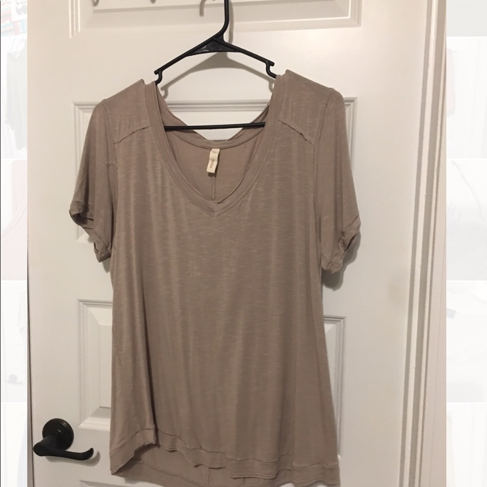 Wishlist taupe v neck